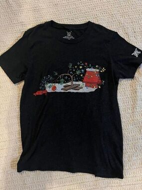 Black Holiday Graphic Tee with Festive Tree and Lights